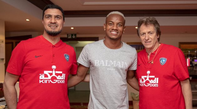  كاريلو يغني في معسكر الهلال بالنمسا