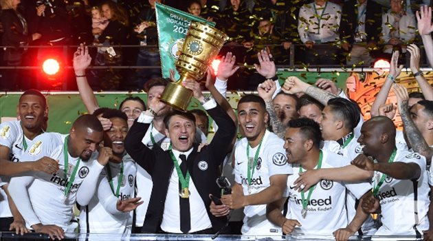 وداع حزين لهاينكس وكوفاتش يعيد فرانكفورت لسجلات الأبطال