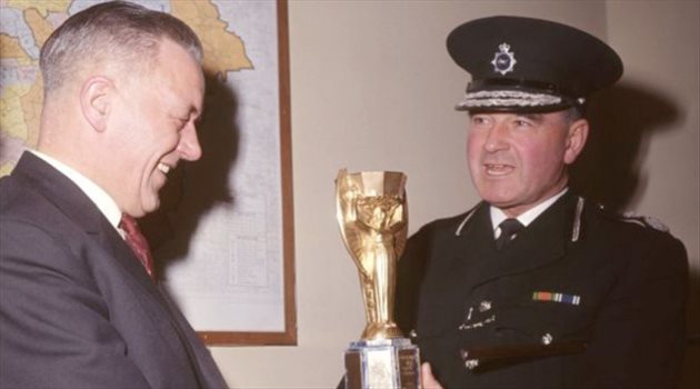 قصة من كأس العالم| كلب بوليسي أعاد المونديال المسروق للإنجليز