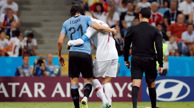 عيش المونديال| تقرير: مشاركة كافاني أمام فرنسا ستكون "معجزة"