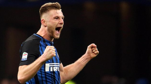 مدافع إنتر ميلان يرفض مانشستر يونايتد.. ويستعد لتجديد عقده