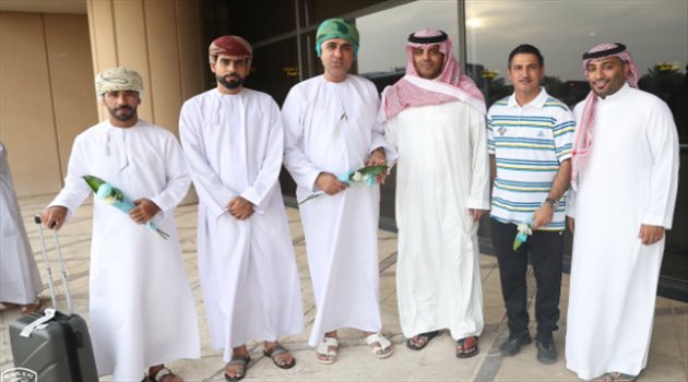 بعثة الشباب العماني تصل الرياض استعدادا لمواجهة الهلال