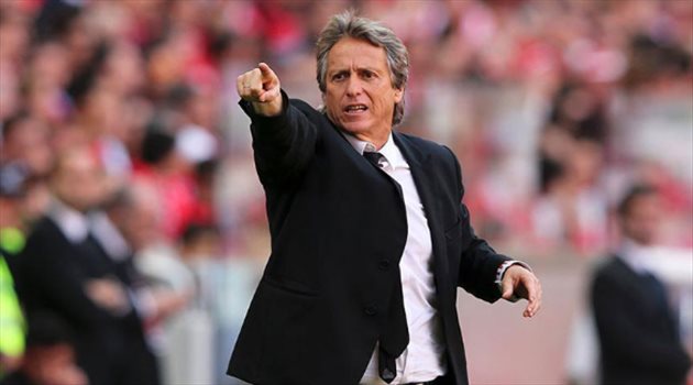 خيسوس يتراجع عن ضم "هداف بنفيكا" للهلال