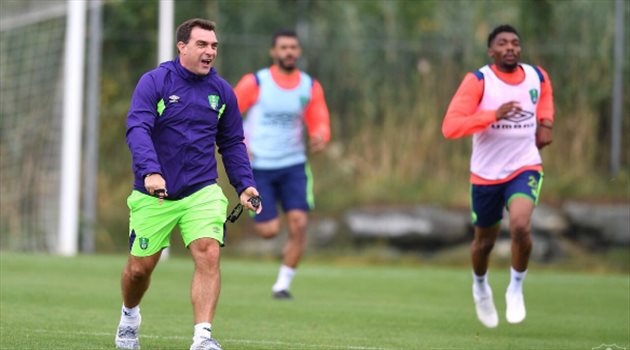 كأس العرب| مدرب الأهلي يجتمع باللاعبين.. ويضع "خطة" مواجهة المحرق