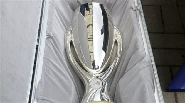 السوبر الأوروبي| الكأس يصل إلى ملعب المباراة