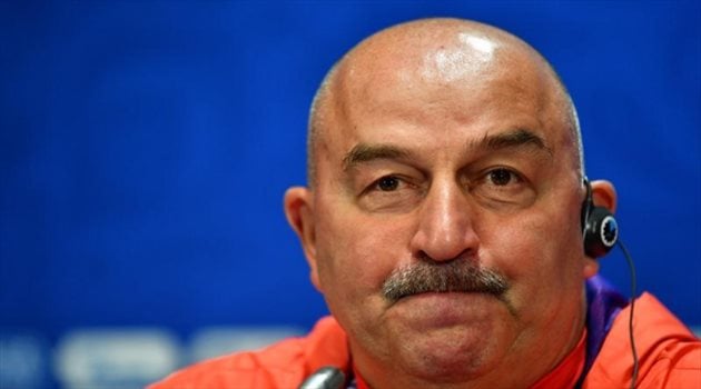 مدرب منتخب روسيا يقود حملة "شنب الأمل" في المونديال