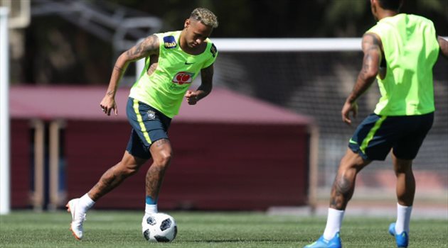 عيش المونديال| نيمار يشارك في مران البرازيل رغم آلام الإصابة