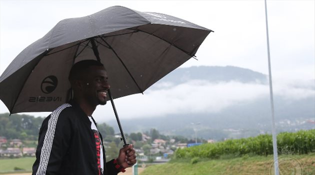 بالمظلة.. راموس ينضم لبعثة النصر في سويسرا