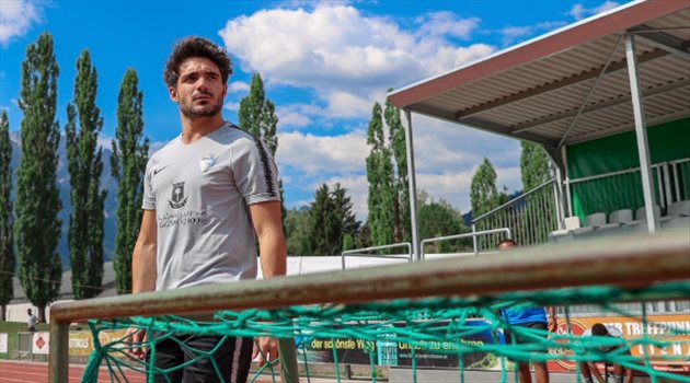 سيروتي يغادر معسكر الهلال بالنمسا تمهيدا للانضمام إلى إيندبدنتي الأرجنتيني