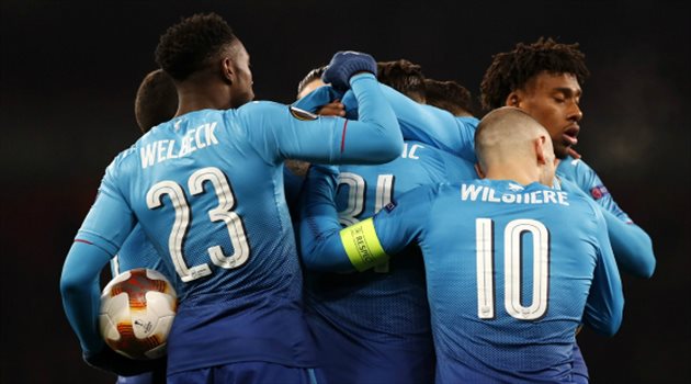 الحكم بسجن مهاجم أرسنال السابق بسبب أجرة تاكسي