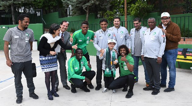 وفد من الأخضر يزور مدرسة خوان رامون خيمينيز في ماريبا