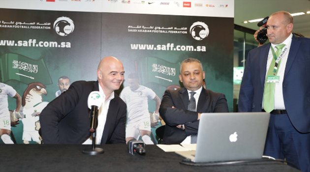 صور| بحضور رئيس "فيفا".. عادل عزت يدشن موقع الاتحاد السعودي