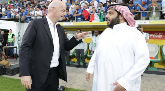 رئيس الفيفا يتحدث عن مقترحات جديدة بشأن تنظيم مونديال 2022