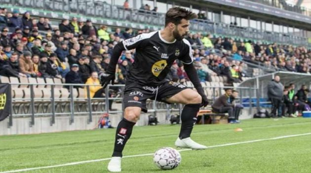 السعيد يوقع على أوتوجراف جماهير كوبيون بالوسيورا قبل رحيله