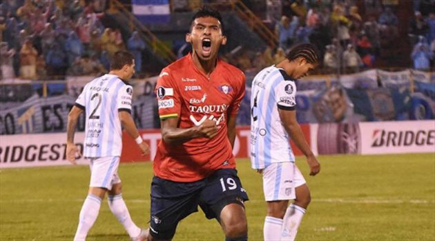 ألفاريز يودع زملائه قبل بدء تجربته مع الحزم