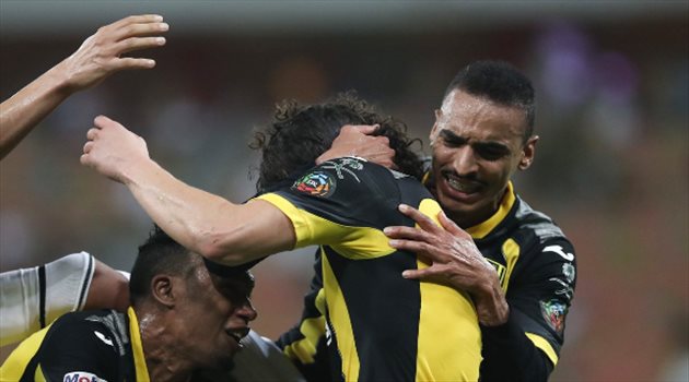 الاتحاد يسدد مستحقات اللاعبين.. ويعسكر في الإمارات