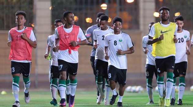 شباب الأخضر يجري أولى تدريباته بمعسكر الرياض