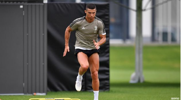 رومينيجه عن صفقة رونالدو: بايرن ميونخ لن يدفع 100 مليون في لاعب عمره 33 عام