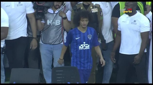  فيديو.. الهلال يقدم عموري للجماهير بين شوطي مباراة الشباب العماني