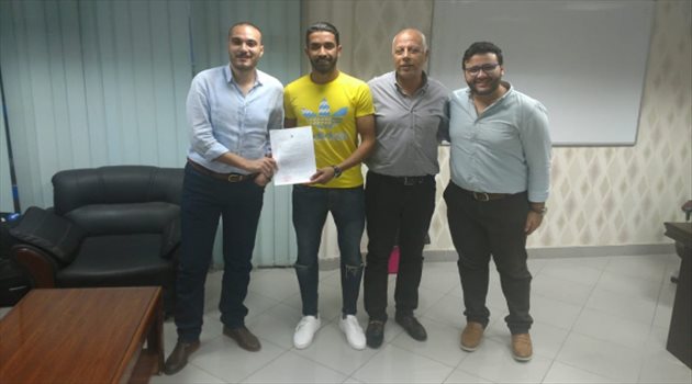 الباطن يخطف مدافع سموحة المصري من الأهلي والزمالك