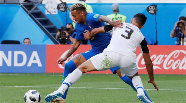 عيش المونديال| لأول مرة في كأس العالم.. "VAR" يلغي ضربة جزاء للبرازيل