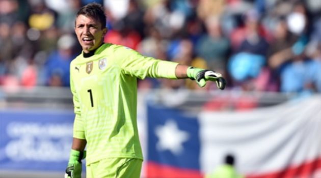 منافس السعودية| إصابة حارس أوروجواي تهدد مشاركته في المونديال