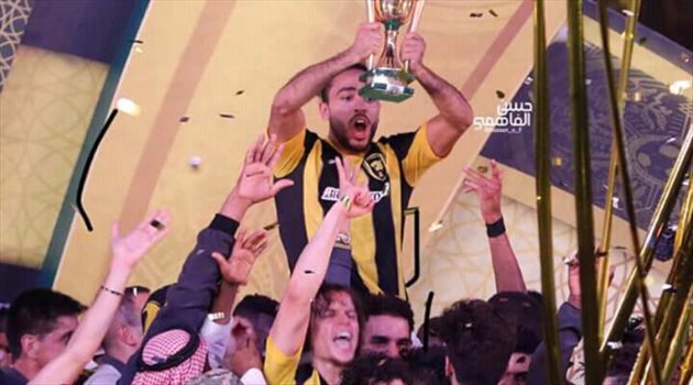 كهربا يودع جماهير الاتحاد بعد التتويج بكأس الملك