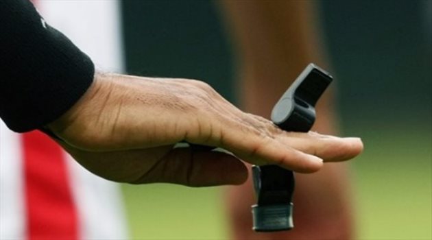  9 حقائق عن حكام دوري المحترفين.. الصافرة الإنجليزية الأكثر ظهورا