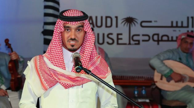 الأمير عبدالعزيز الفيصل يقيم حفل معايدة بالبيت السعودي