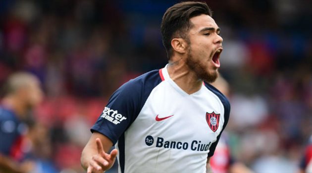 التشيلي باولو دياز على رادار الأهلي قبل غلق باب القيد