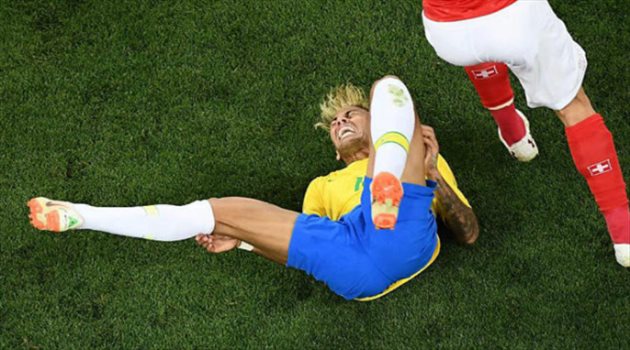 عيش المونديال| نيمار يثير الذعر في البرازيل بسبب تجدد إصابة الكاحل