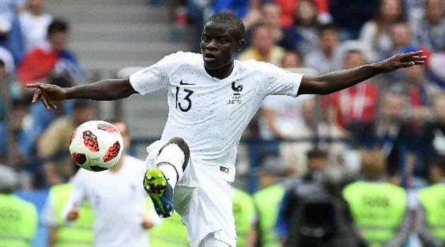 ساري يطالب تشيلسي بتفضيل كانتي على هازار