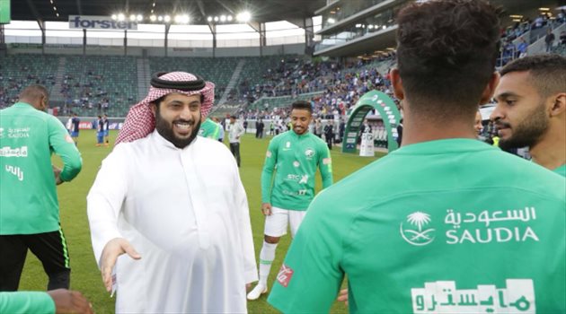 مترأسا وفد المملكة في المونديال.. تركي آل الشيخ يصل إلى موسكو