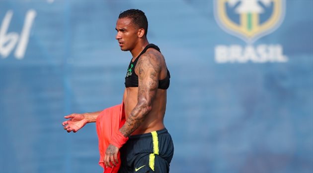 عيش المونديال| دانيلو يخرج من حسابات البرازيل بسبب الإصابة رسميا