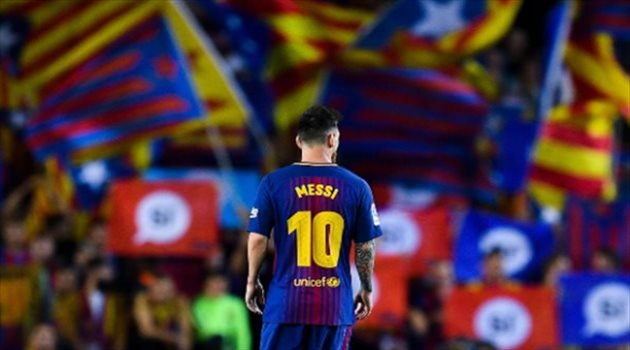 رابطة الدوري الإسباني توافق على تسجيل عقد ميسي مع برشلونة