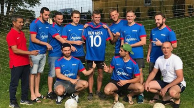 فريق هواة يقدم عرض "كوميدي" لنجم باريس سان جيرمان