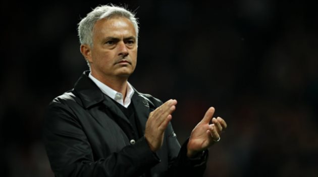 لاعب مورينيو السابق يوضح حقيقة خلافته في تدريب مانشستر يونايتد