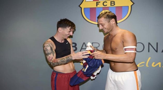 الملك توتي يغري ميسي بالقميص رقم "10" في روما