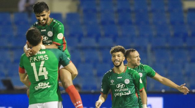 احتفال لاعبي الاتفاق بهدف محمد الكويكبي تفوق على الهلال والنصر.. نجم الاتفاق يحصد جائزة في الدوري السعودي