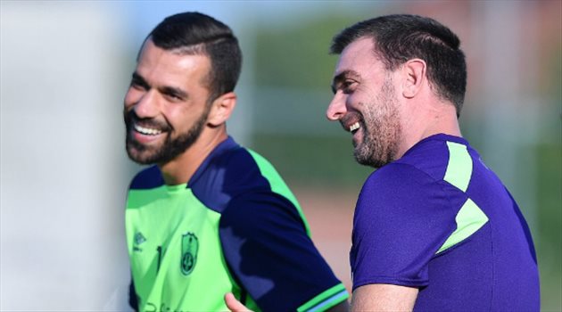 فيديو| لاعبو الأهلي للسعيد :عبد الله يا أبهه أيه العظمة دي كلها