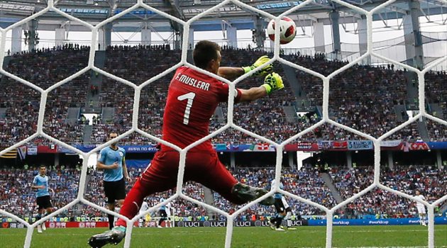 عيش المونديال| خطأ موسليرا "الفادح".. وتاريخ جديد لجريزمان الأبرز في مباراة أوروجواي وفرنسا