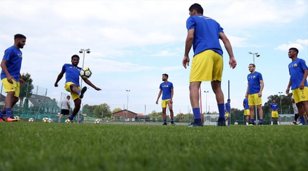 مهاجم سريع وصانع ألعاب "مجنون" يقتربان من النصر