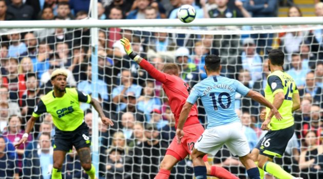 الدوري الإنجليزي| الحارس إيدرسون يصنع هدفا في شوط مثير بين مانشستر سيتي وهدرسفيلد