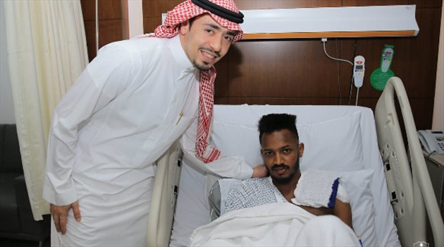 علي عواجي يجري جراحة ناجحة في الكتف