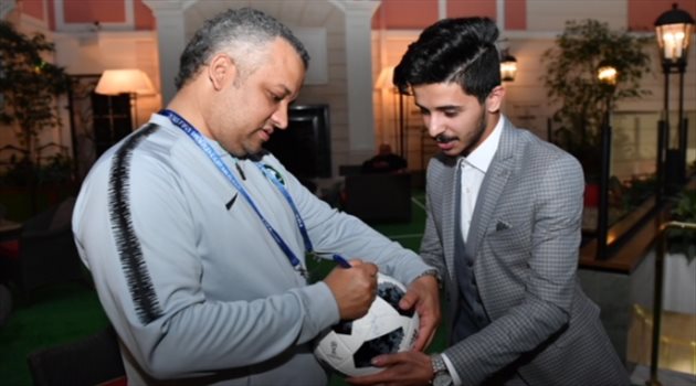 صور| رئيس الاتحاد السعودي يكرم الرحالة فهد اليحيى