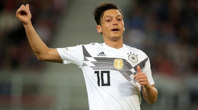 إصابة أوزيل تهدد مشاركته في كأس العالم مع ألمانيا