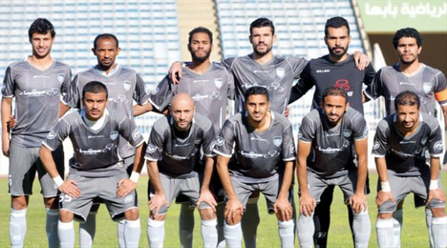 صورة.. الدعيع يدعم الطائي من أجل العودة لدوري المحترفين