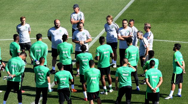 التركيز على اللمسة الواحدة في تدريبات المنتخب السعودي المسائية