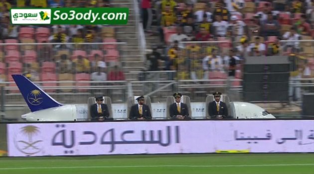 تقنية جديدة تظهر في نهائي كأس الملك ..طائرة تحمل 4 ركاب تطير مع الهجمات ذهاباً وإياباً نهائي الكأس| لأول مرة في التاريخ.. طائرة أرضية لمتابعة مباراة الاتحاد والفيصلي