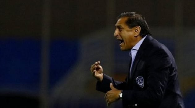  مدرب الهلال السابق دياز يهنئ "الأزرق" بدوري المحترفين